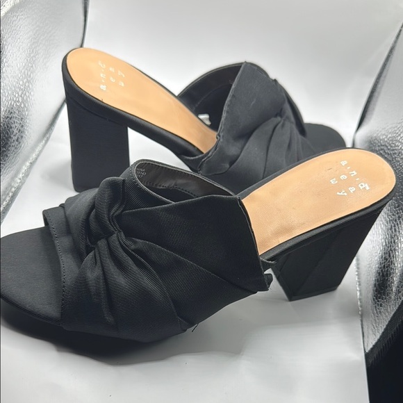 a.n.a Black Mules with Chunky Heel and Open Toe - Picture 2 of 11